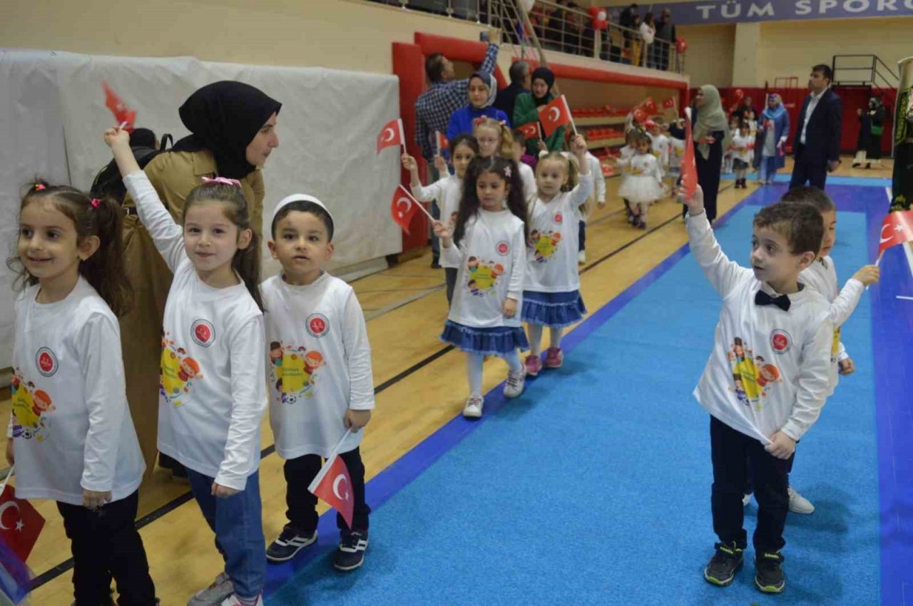 4-6 yaş Kur’an kurslarının 10. yılına mehterli kutlama