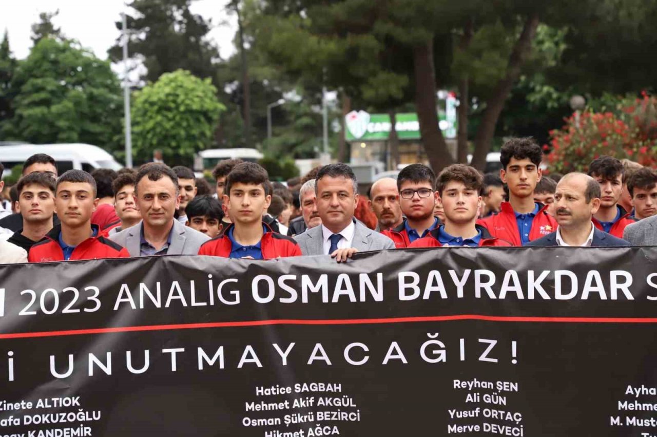 Ragbi takımlarından kortej yürüyüşü