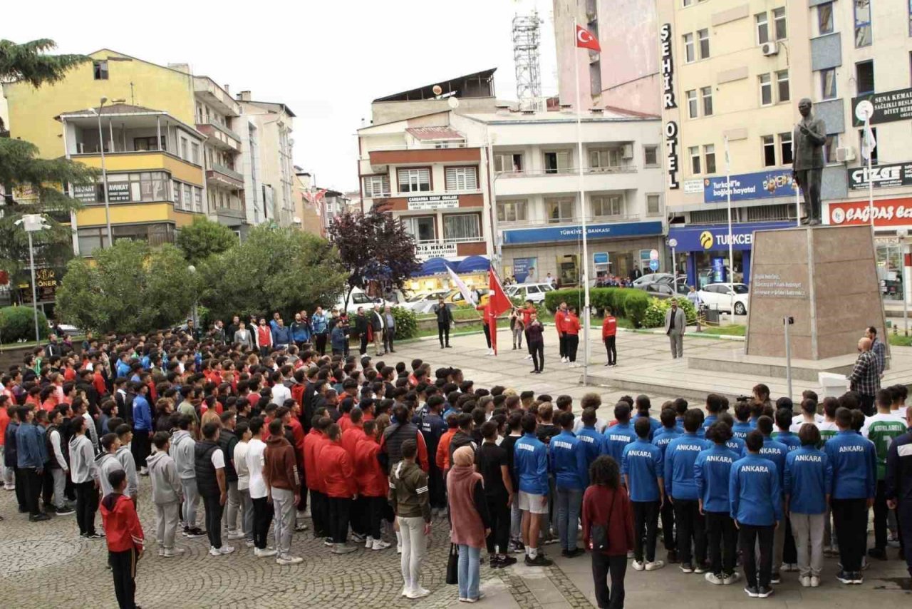 Ragbi takımlarından kortej yürüyüşü