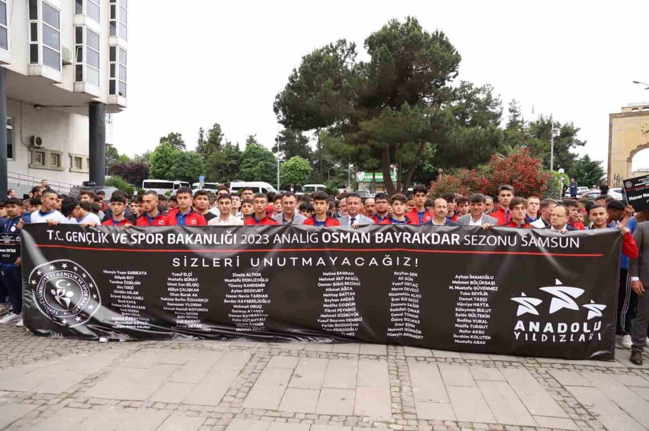 Ragbi takımlarından kortej yürüyüşü