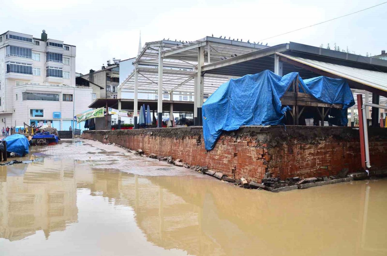 Terme Çayı taştı, sel ve su baskınları yaşandı