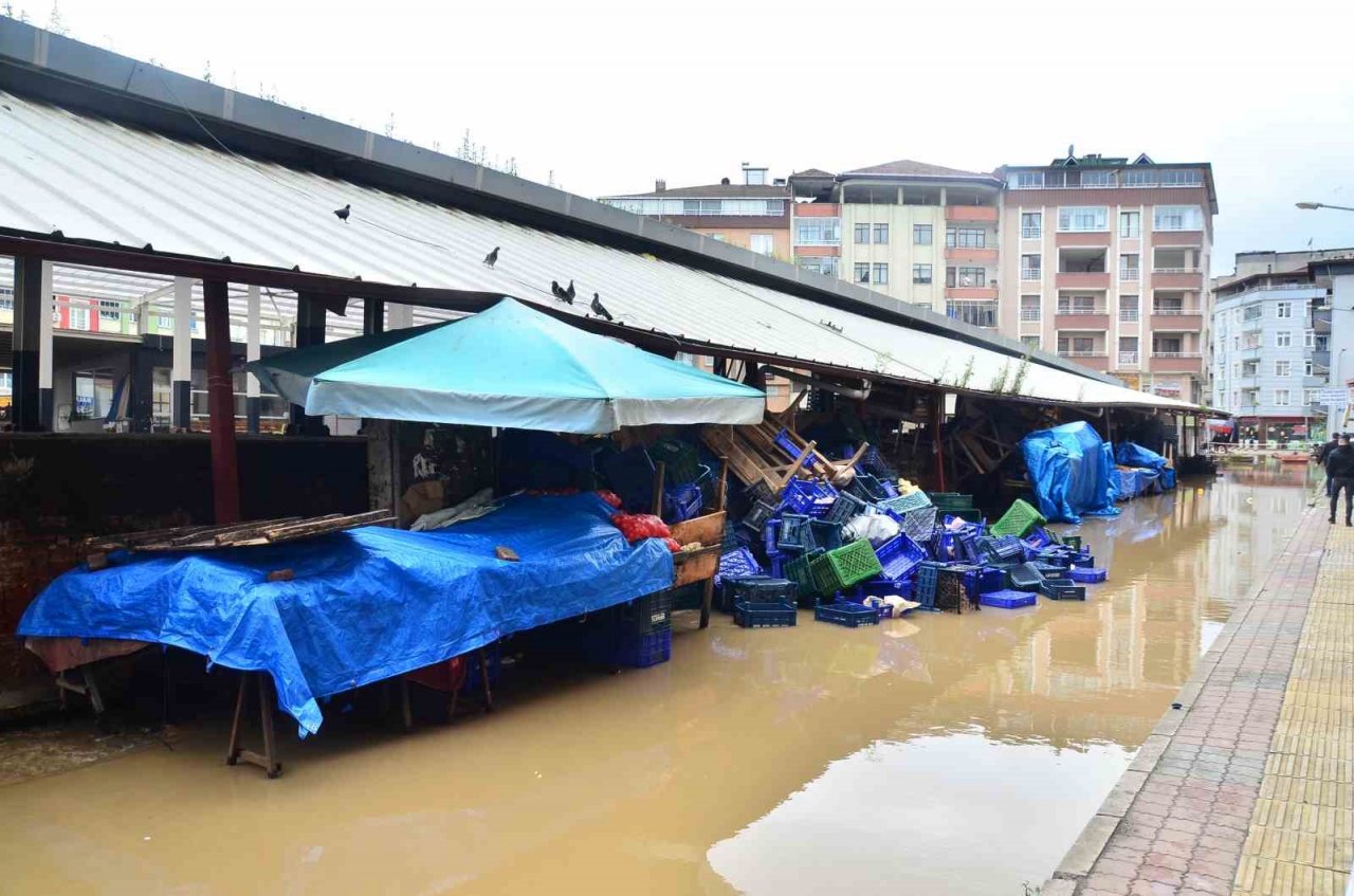 Terme Çayı taştı, sel ve su baskınları yaşandı