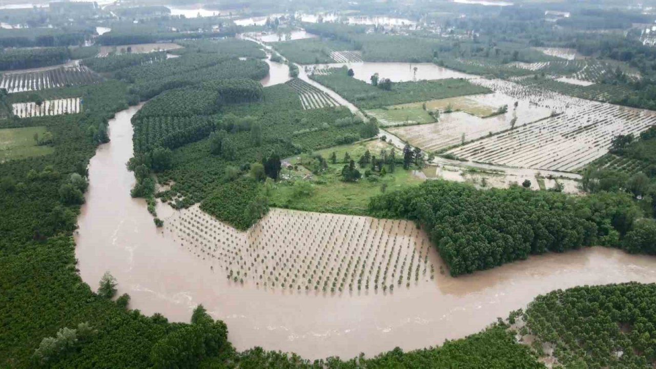 Terme Çayı taştı, sel ve su baskınları yaşandı