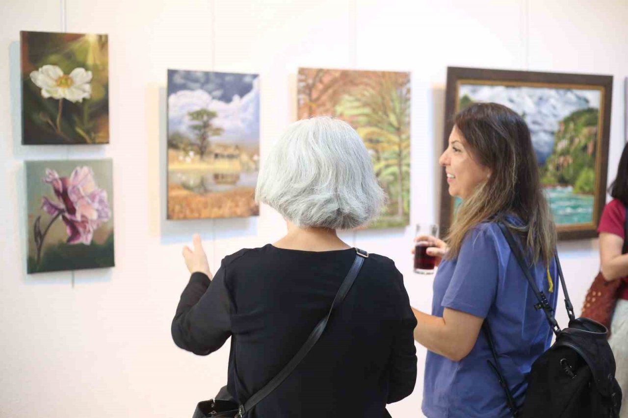 Aydın Büyükşehir Belediyesi kursiyerleri resim yeteneklerini sergiliyor
