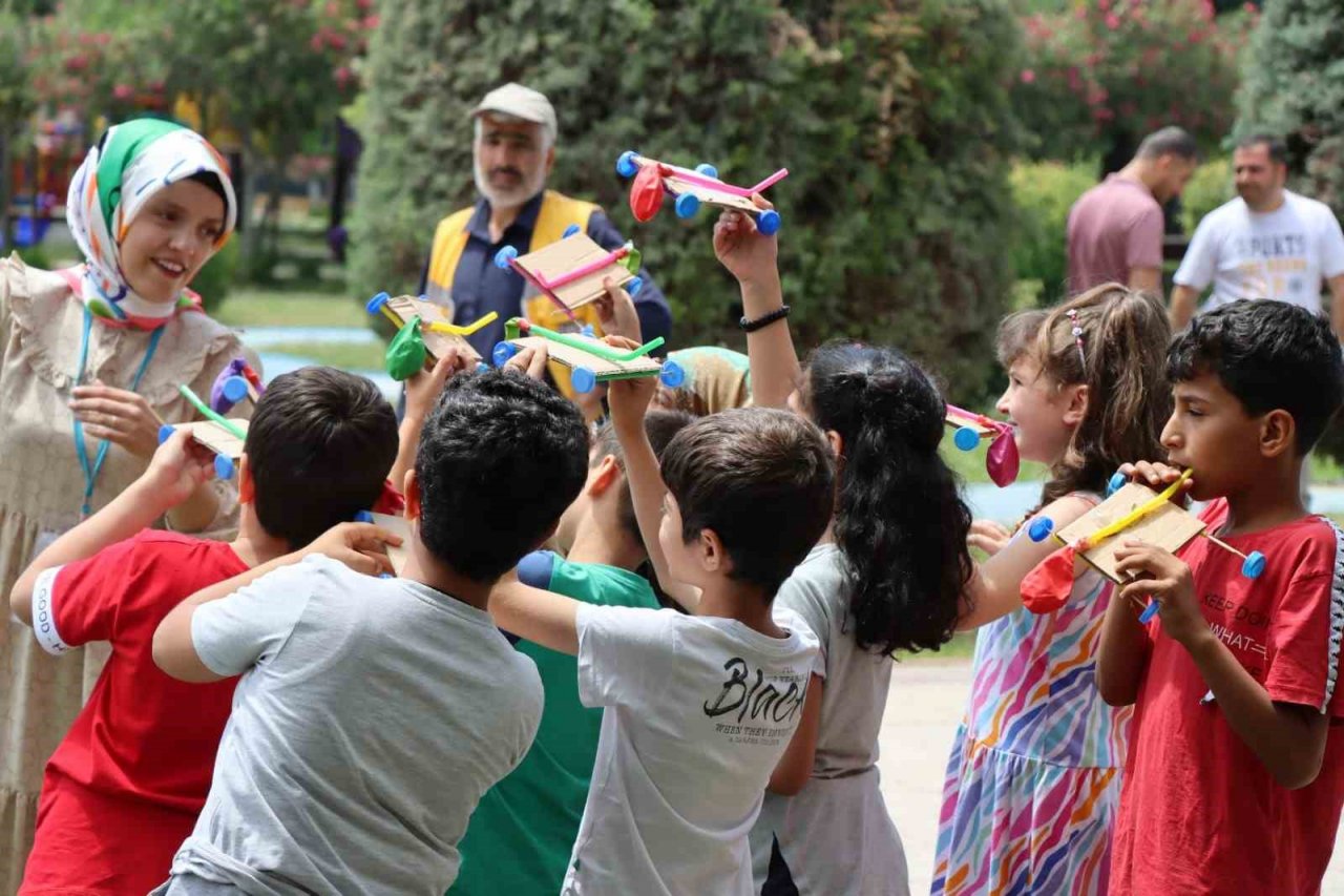 Şanlıurfa’da atık malzemelerden yapılan eserler sergilendi