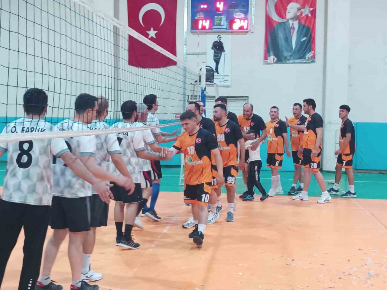 Sarıgöl’de 40 gün süren voleybol turnuvası tamamlandı