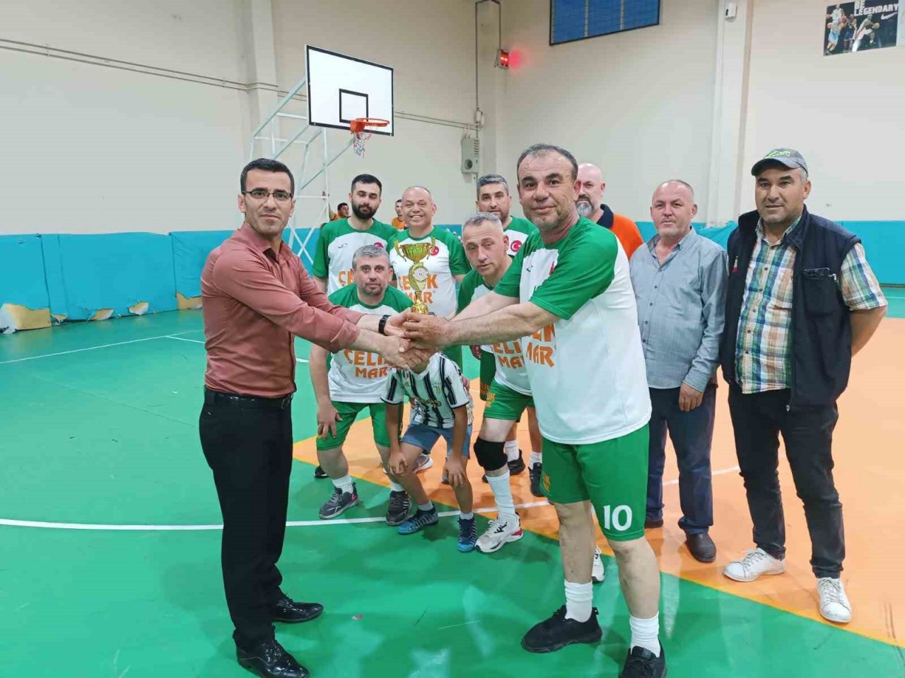 Sarıgöl’de 40 gün süren voleybol turnuvası tamamlandı