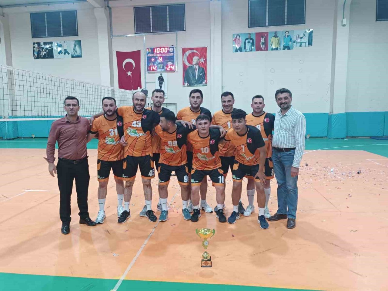 Sarıgöl’de 40 gün süren voleybol turnuvası tamamlandı