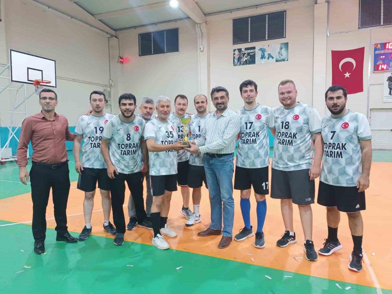 Sarıgöl’de 40 gün süren voleybol turnuvası tamamlandı