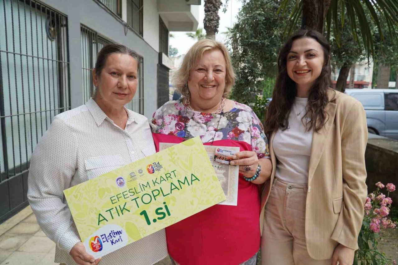 Efeslim Kart ile eğitime destek oluyorlar, sokak hayvanlarını besliyorlar