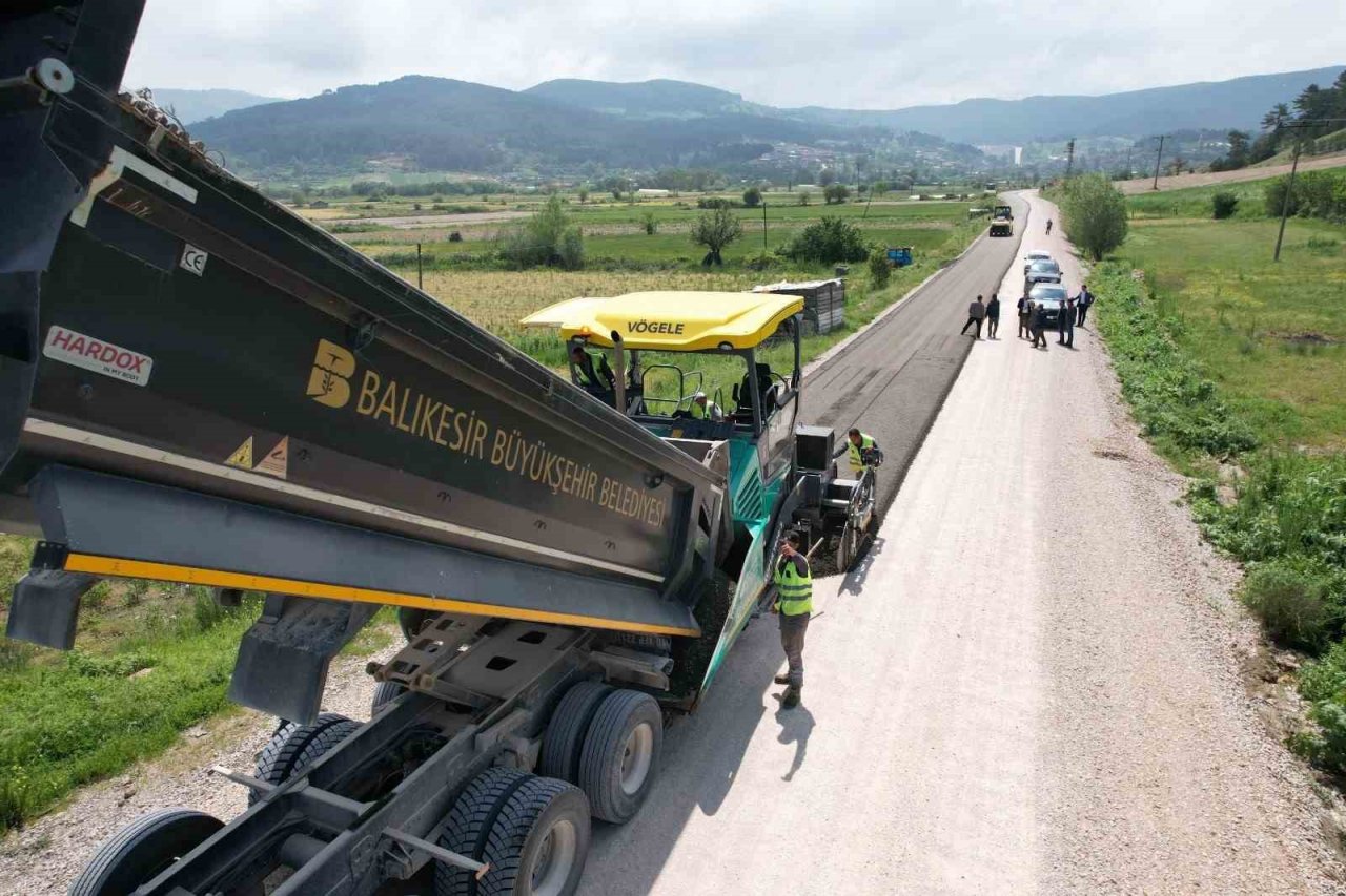 Sındırgı’da kırsal sıcak asfaltla buluşuyor