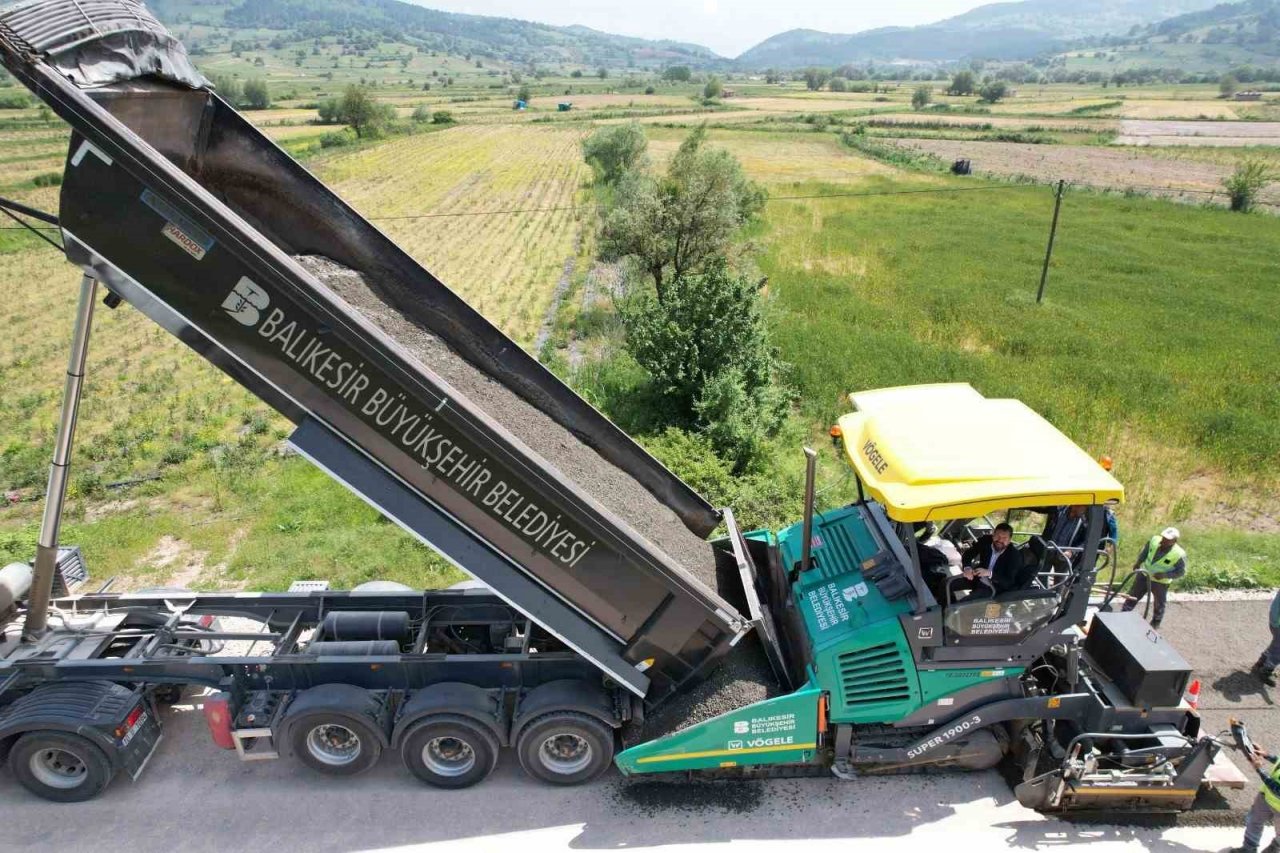 Sındırgı’da kırsal sıcak asfaltla buluşuyor