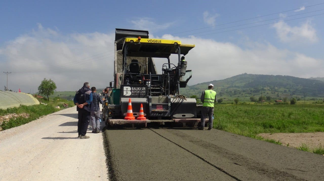 Sındırgı’da kırsal sıcak asfaltla buluşuyor