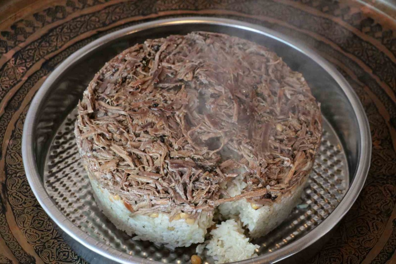 Bin yıllık pilav damak çatlatıyor