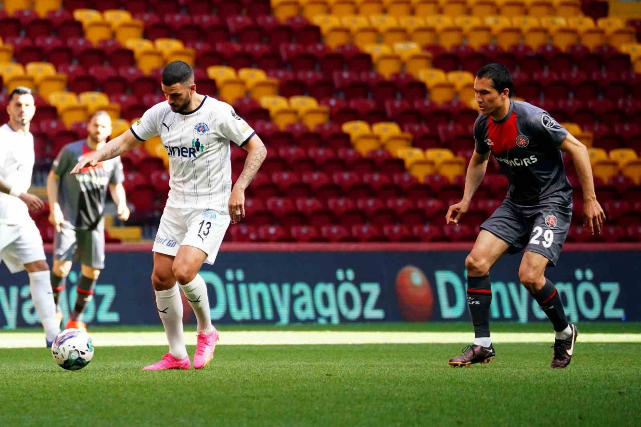 Spor Toto Süper Lig: Fatih Karagümrük: 1 - Kasımpaşa: 0 (Maç devam ediyor)
