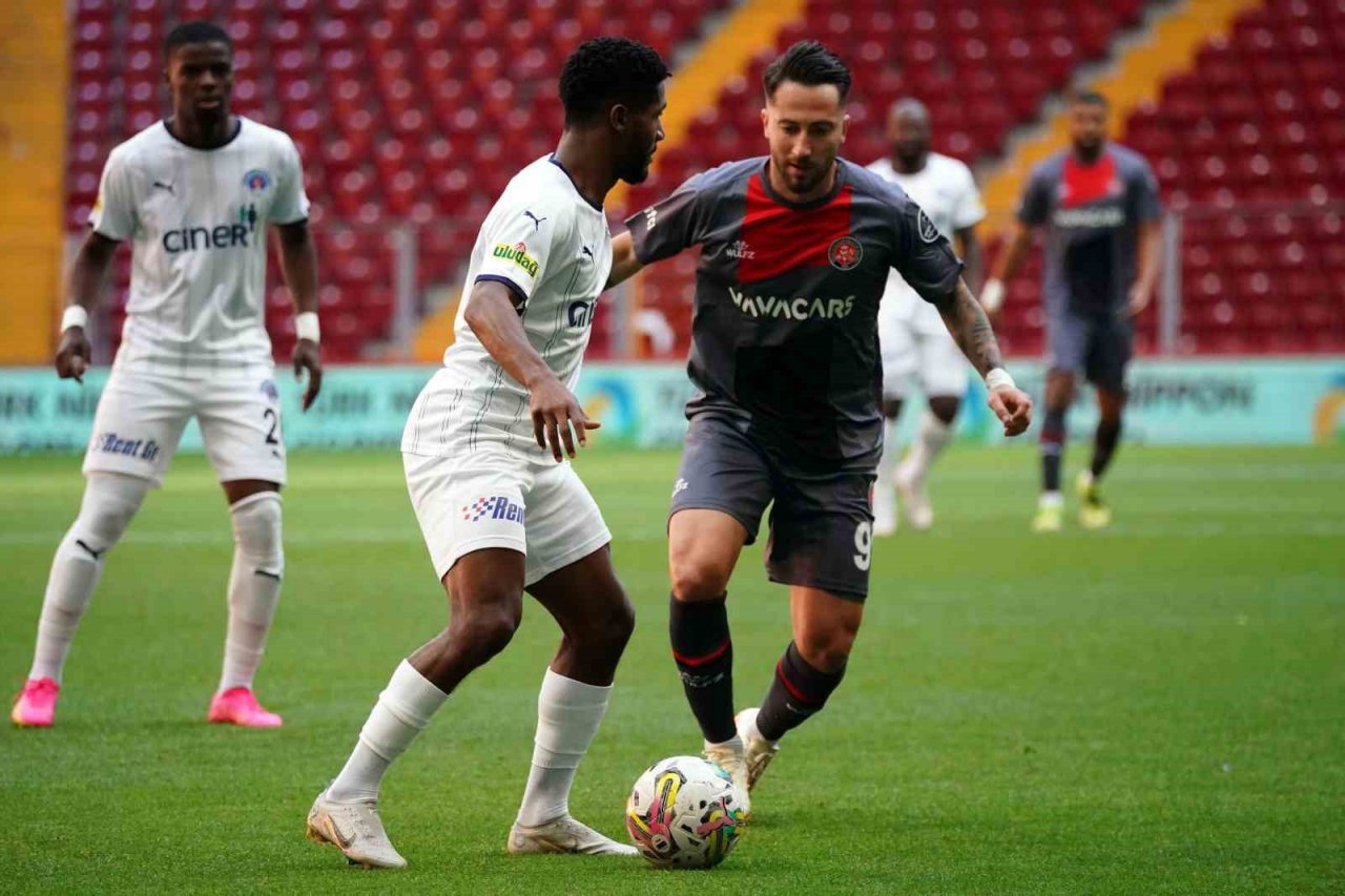 Spor Toto Süper Lig: Fatih Karagümrük: 1 - Kasımpaşa: 0 (Maç devam ediyor)