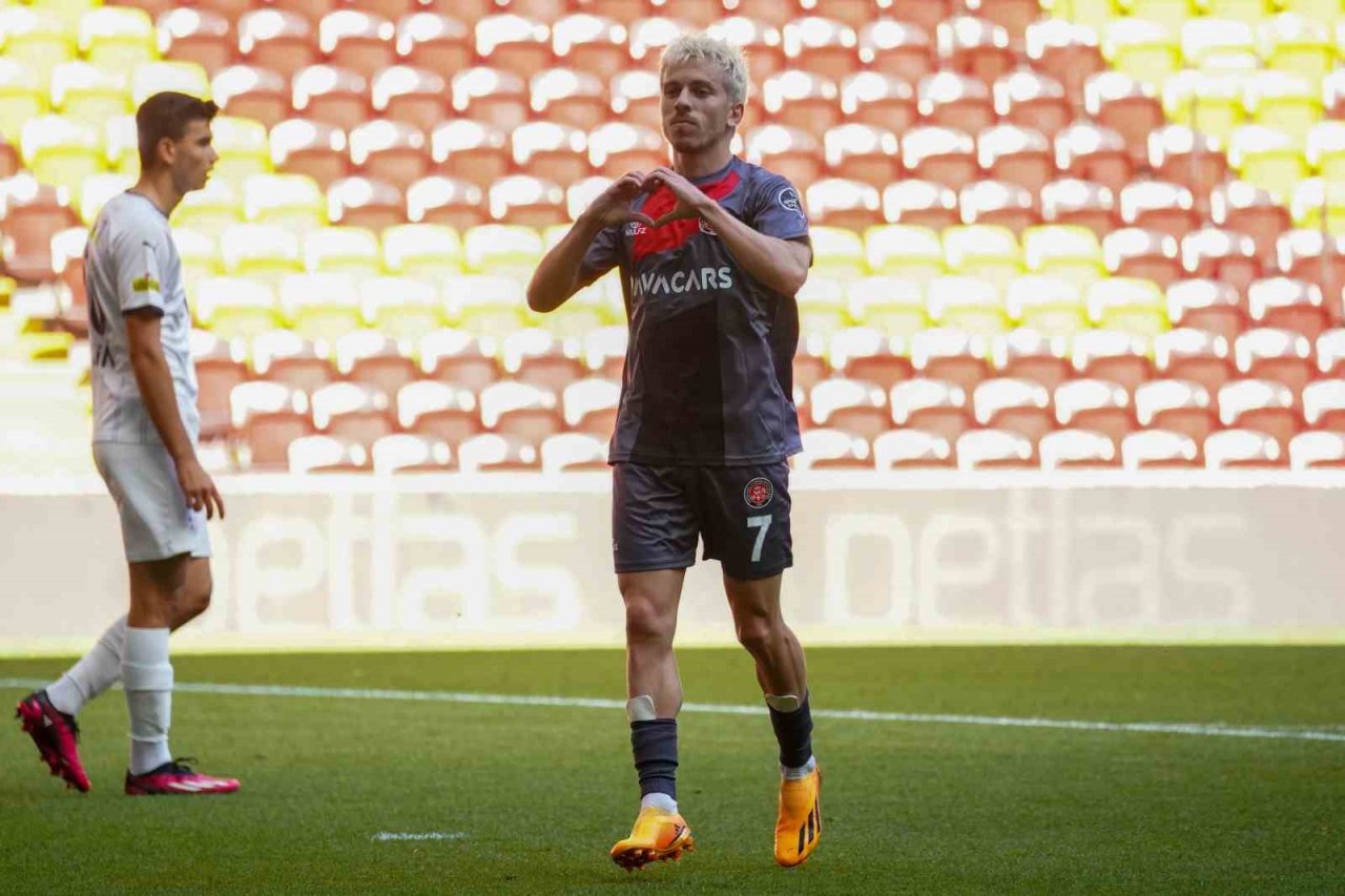 Spor Toto Süper Lig: Fatih Karagümrük: 1 - Kasımpaşa: 0 (Maç devam ediyor)