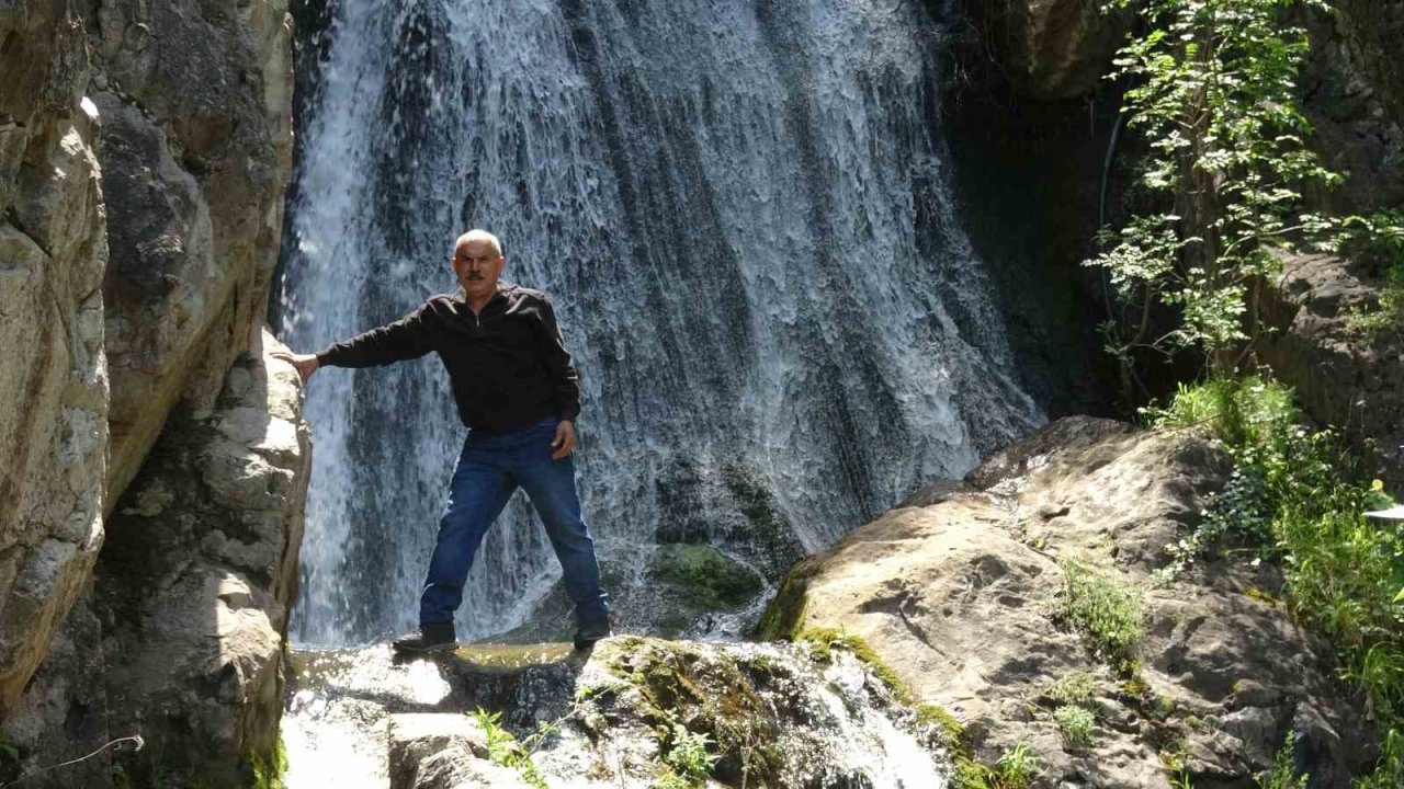 Üzerinden yol geçen şelale yolculuk yapanların uğrak noktası oluyor