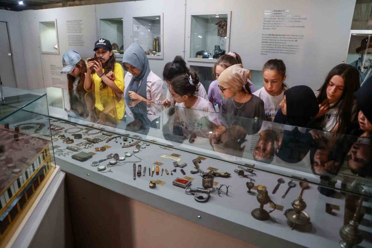 Eğlenirken öğrenmek isteyen çocuklar yaz okulunda buluşuyor