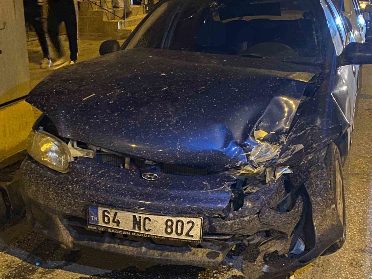 İki otomobilin çarpışmasında 5 kişi yaralandı