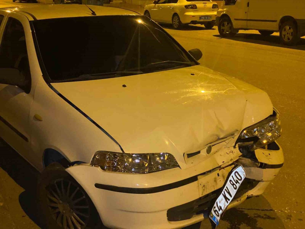 İki otomobilin çarpışmasında 5 kişi yaralandı