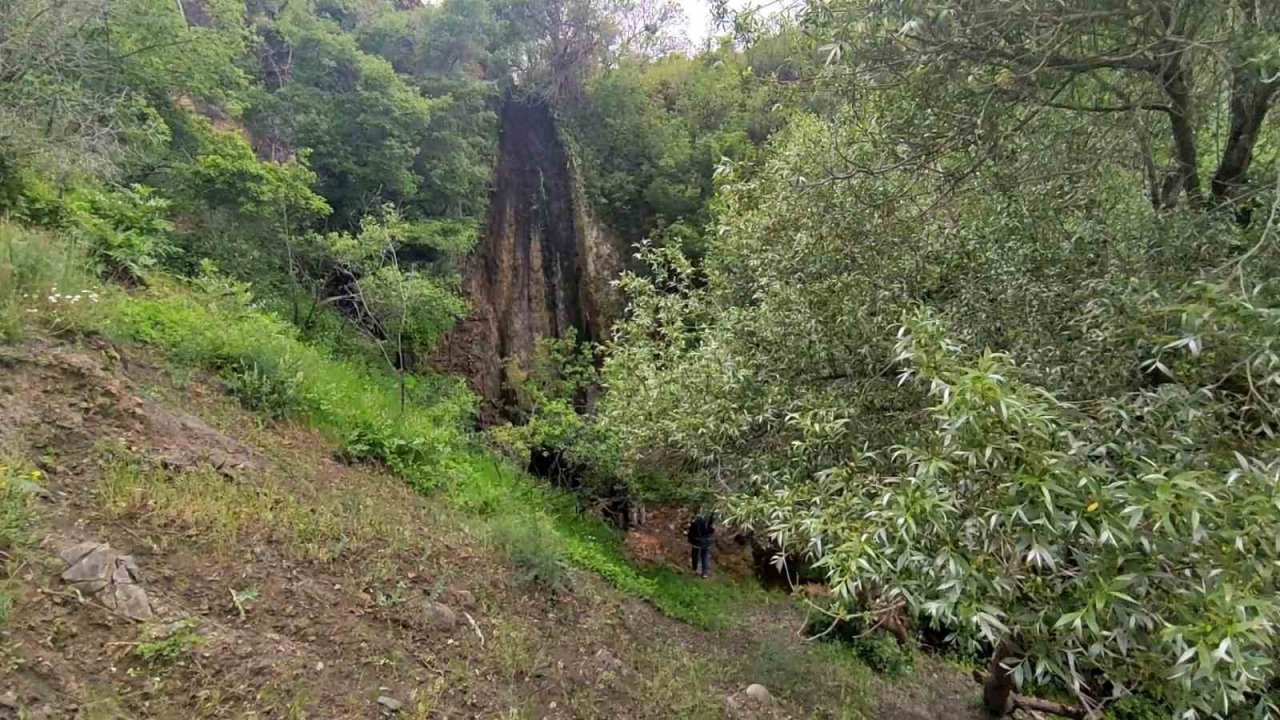 Ağlayan şelale dikkat çekiyor