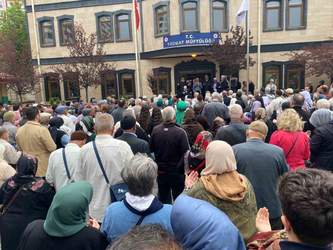 Yozgat’ta 150 hacı adayı dualarla kutsal topraklara uğurlandı