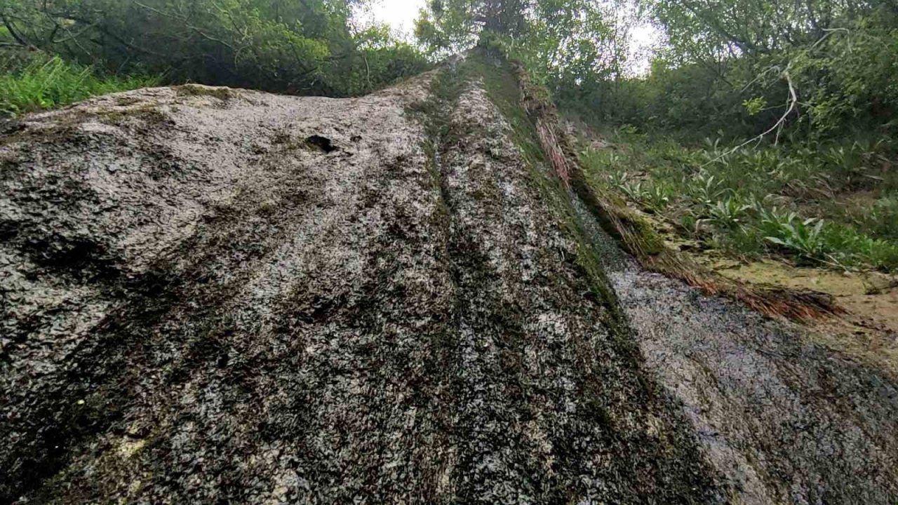 Ağlayan şelale dikkat çekiyor