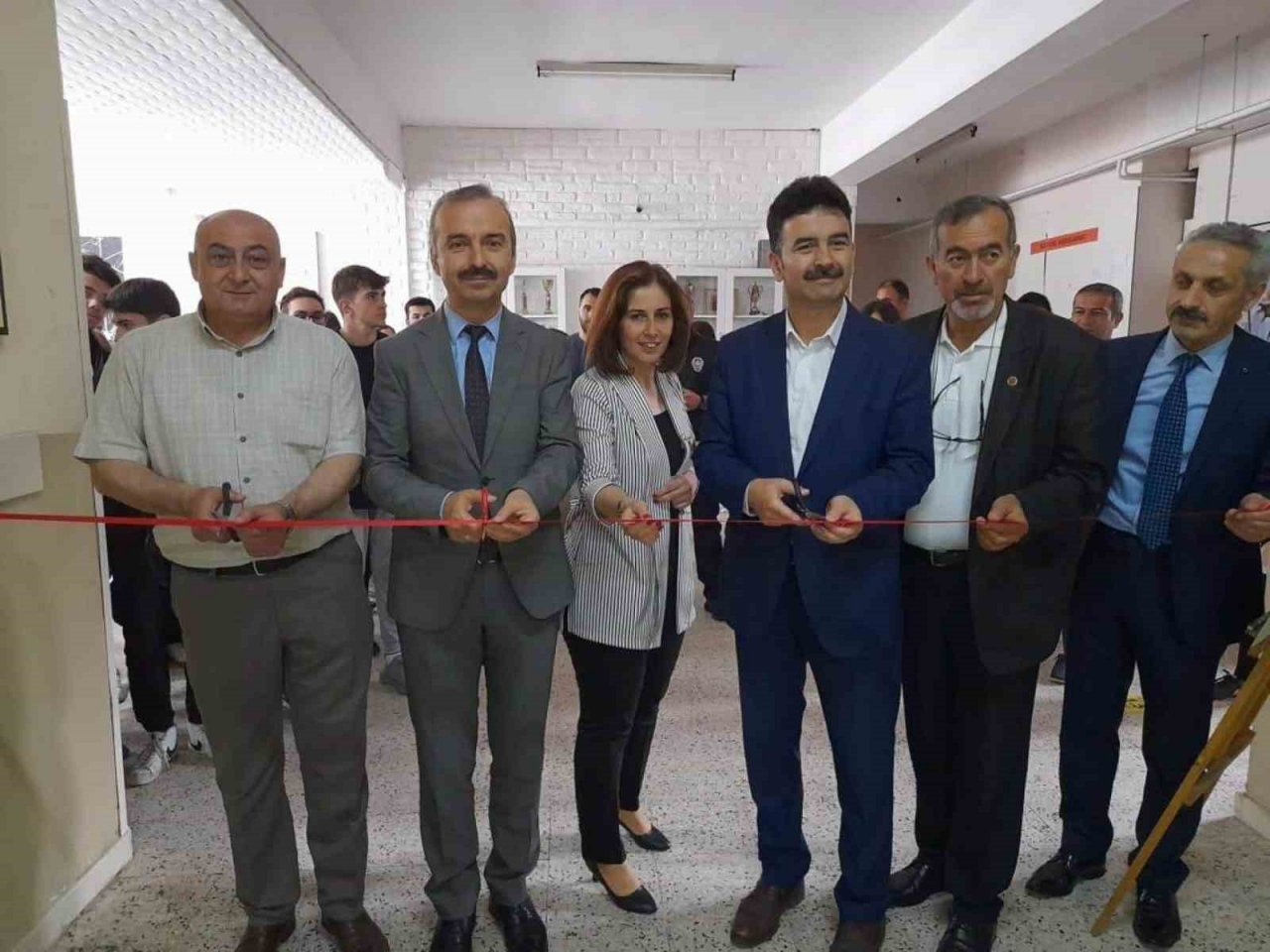 Gemiciler Ortaokulu görsel sanatlar sergisi gerçekleşti