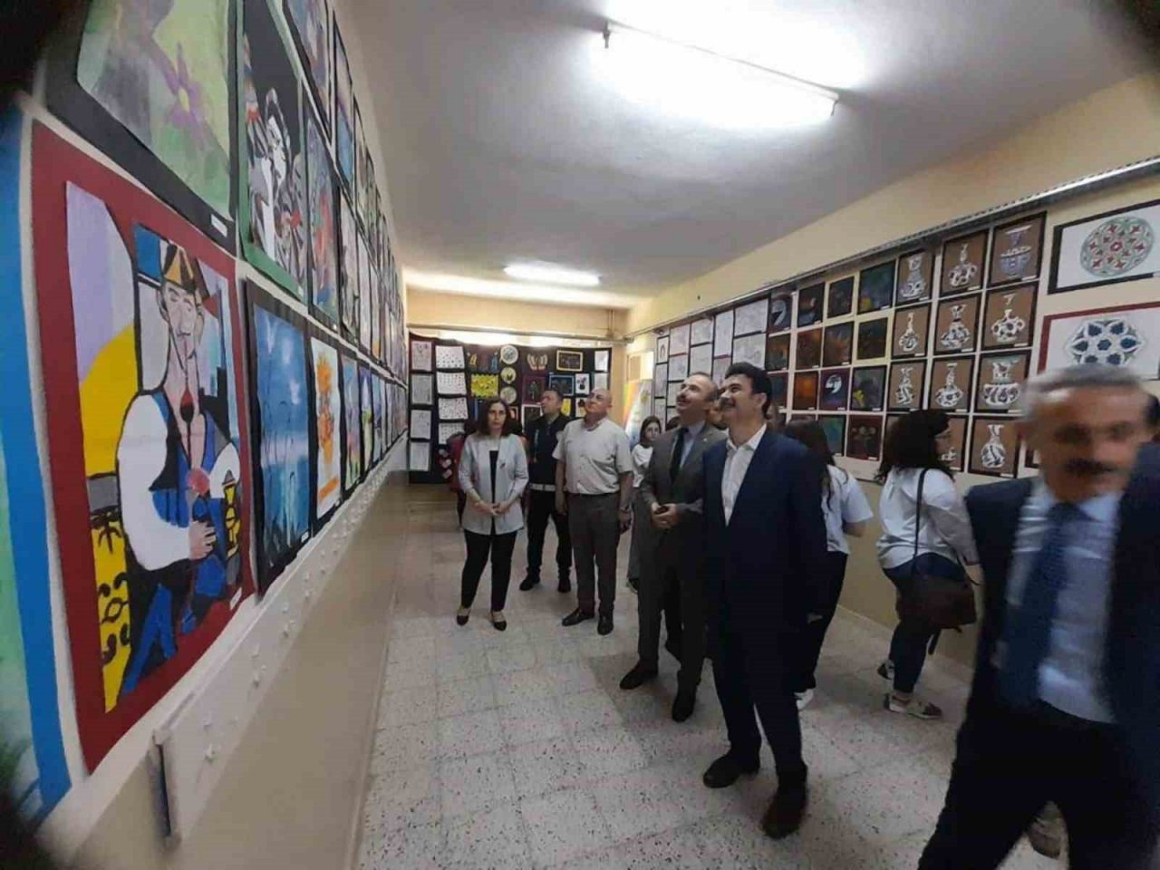 Gemiciler Ortaokulu görsel sanatlar sergisi gerçekleşti