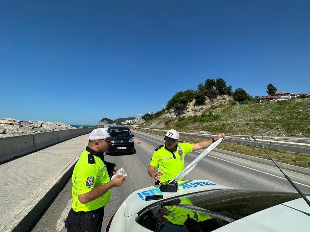 Zonguldak’ta radarlı trafik uygulamasında 17 sürücüye 41 bin lira ceza