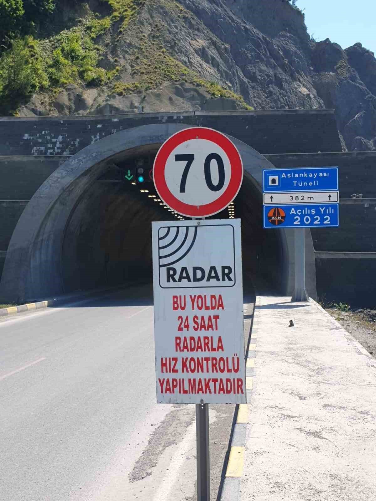Zonguldak’ta radarlı trafik uygulamasında 17 sürücüye 41 bin lira ceza
