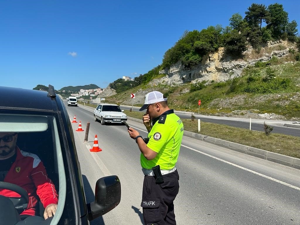 Zonguldak’ta radarlı trafik uygulamasında 17 sürücüye 41 bin lira ceza