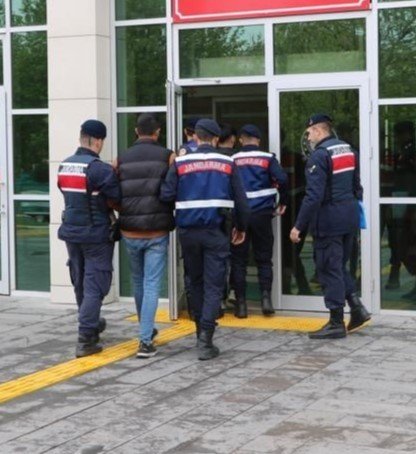 Yasa dışı bahis oynatma bahanesiyle 35 ilde 96 kişiyi dolandıran 3 şüpheli yakalandı