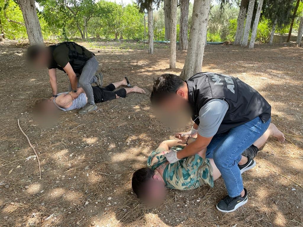 205 litre sıvı metamfetamin ele geçirildi