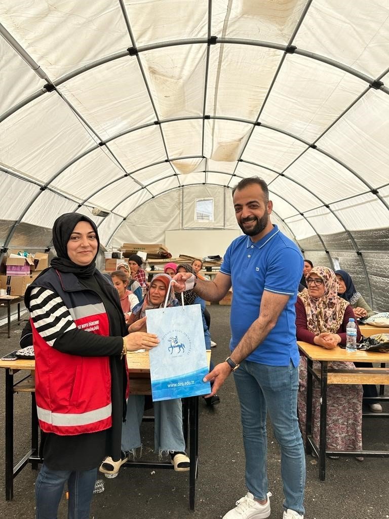 Depremzede kadınların yaptıkları ürünler, gelire dönüşüyor