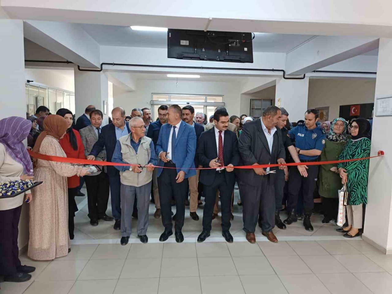 Şuhut Halk Eğitim Merkezi yıl sonu sergisi açtı