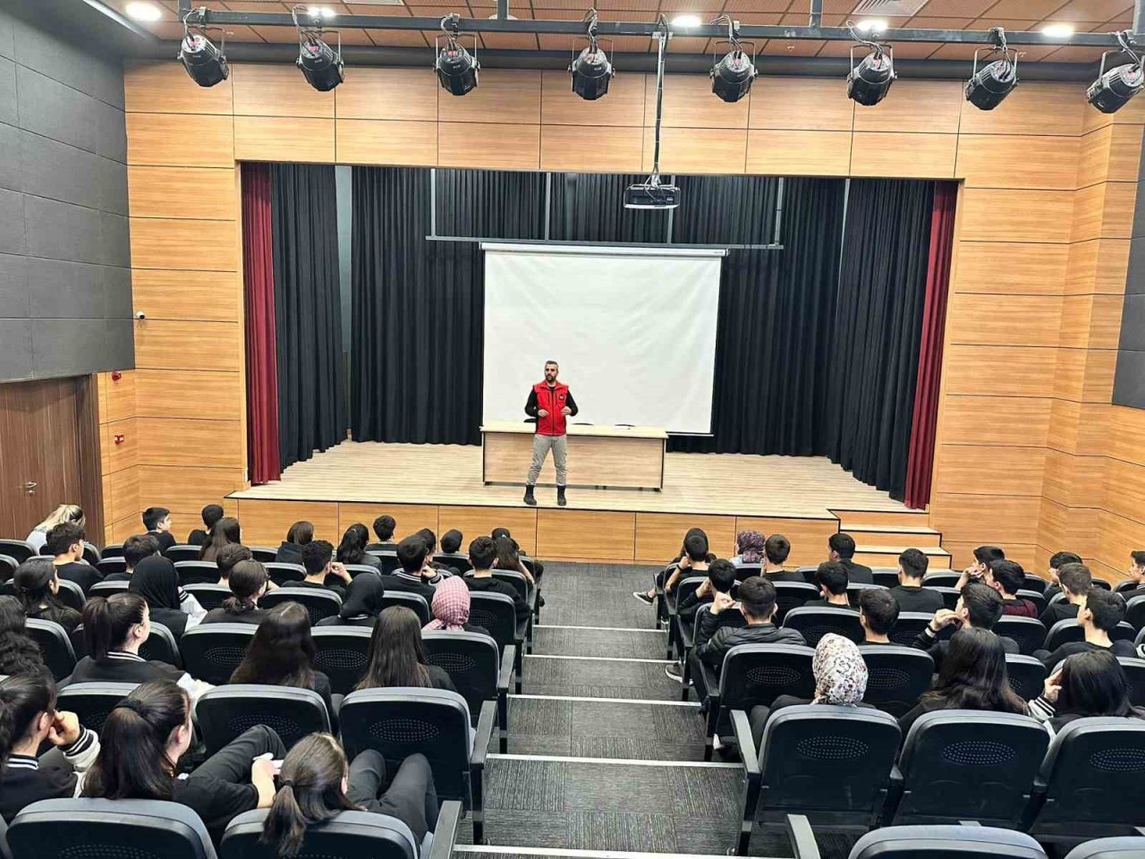 Ağrı Emniyetinden öğrencilere güvenlik semineri