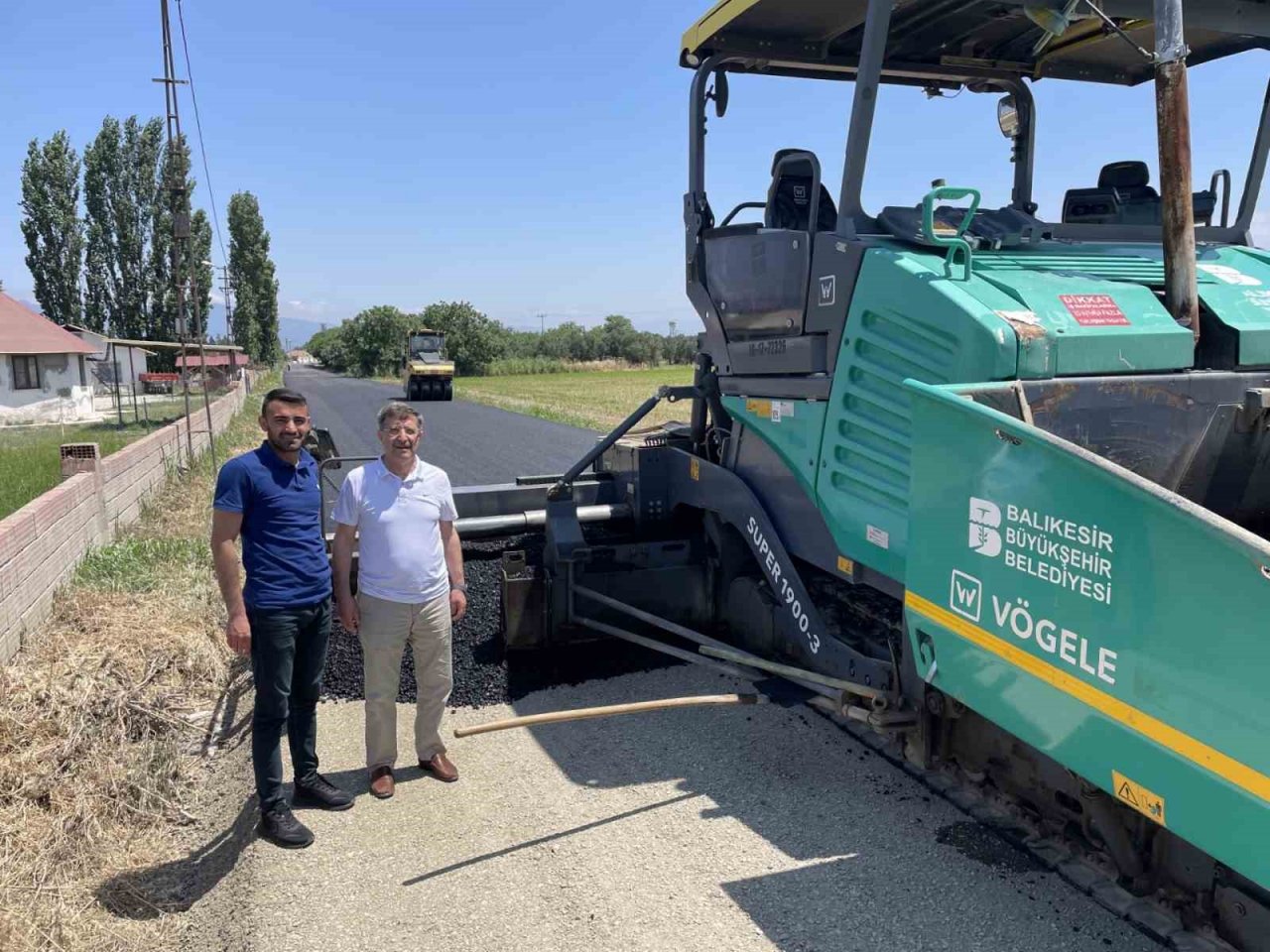 Burhaniye Çoruk Mahallesinde yol sevinci
