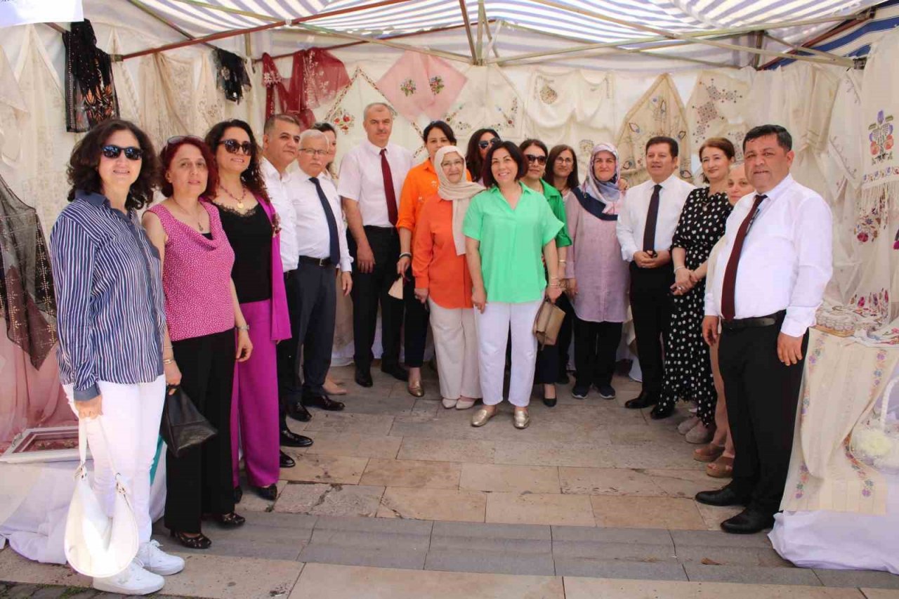 Aydınlı kursiyerler, el emeği ürünlerini görücüye çıkarttı