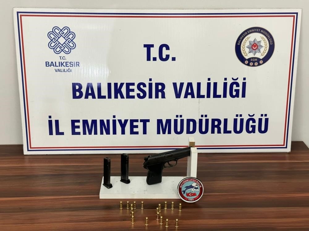 Balıkesir’de 27 aranan şahıstan 14’ünü tutukladı