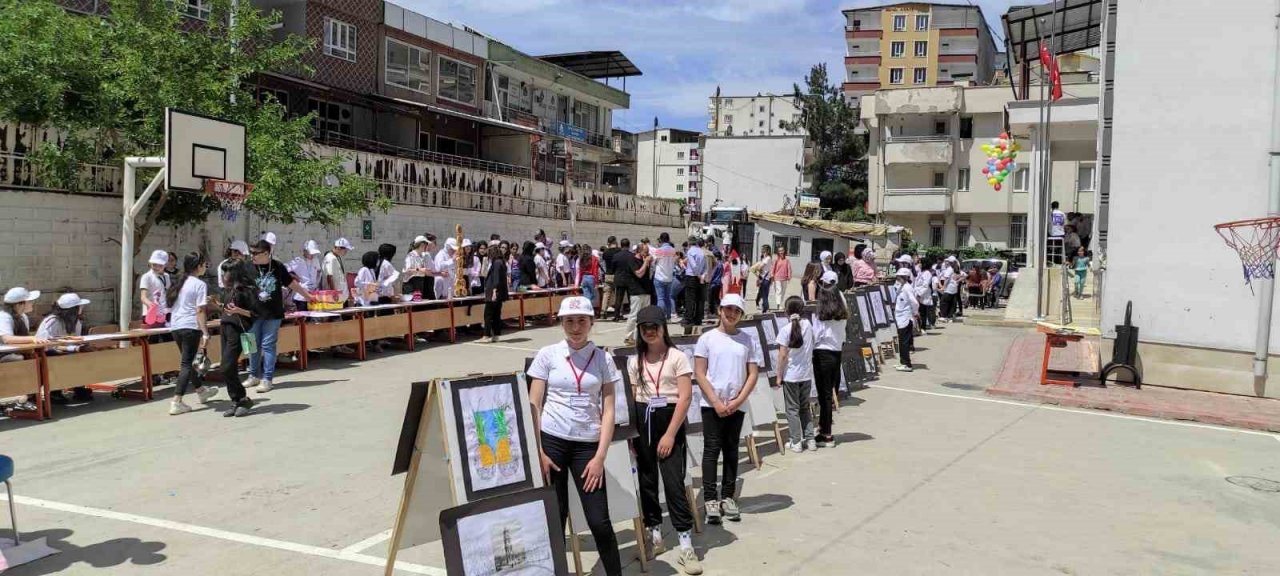 Sason’da öğrencilerin yıl sonu sergisi ilgi gördü