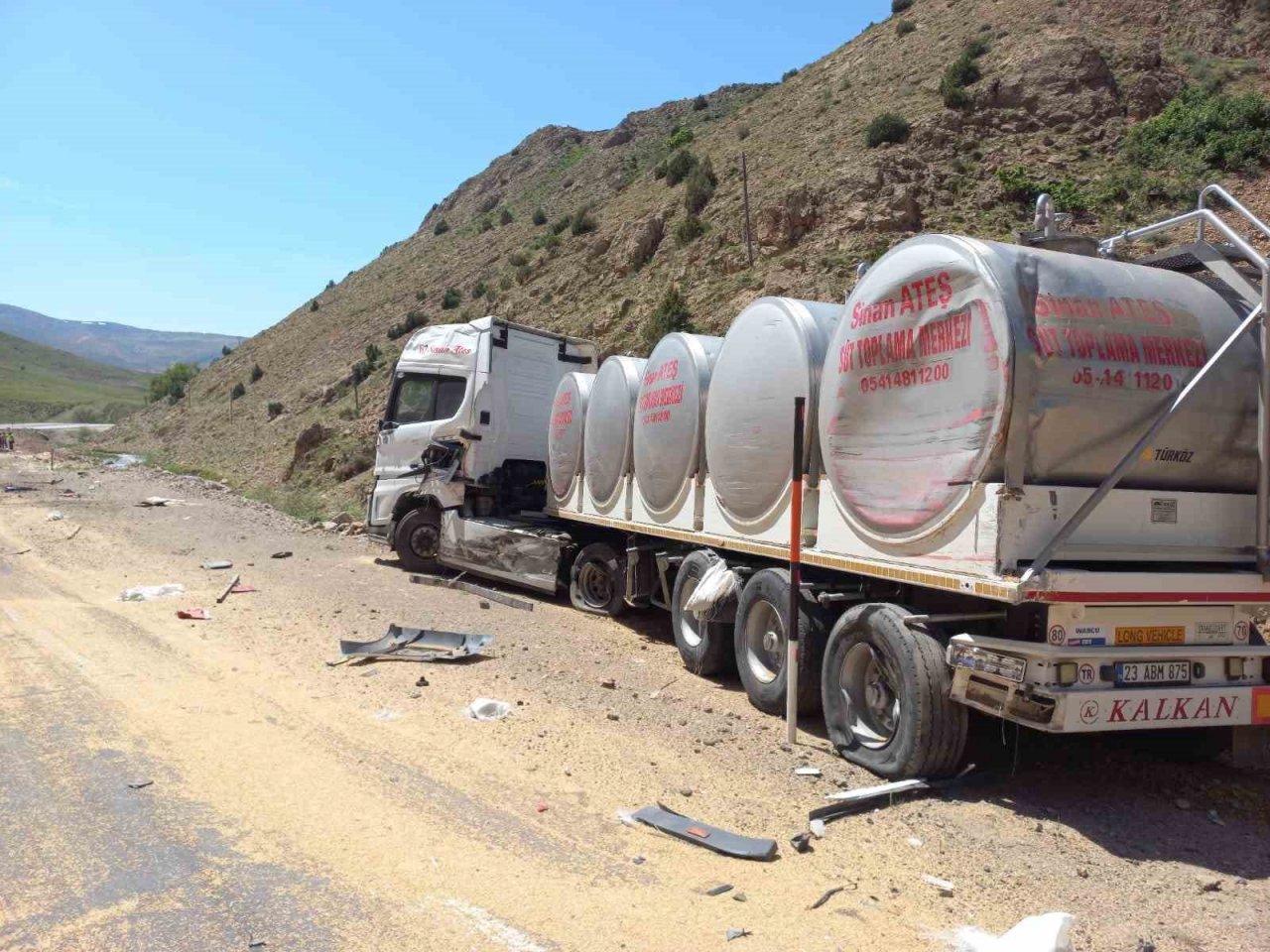 Bingöl’de zincirleme tır kazası:3 yaralı
