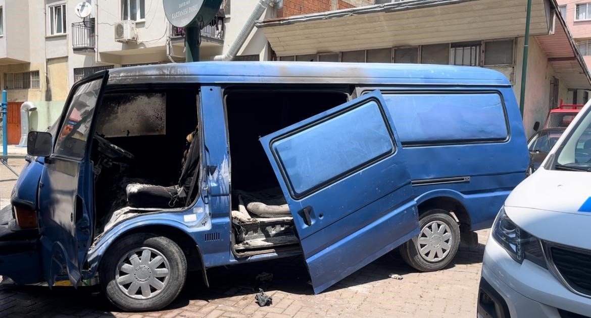 Kendi aracı gibi binip uyuya kaldılar, ateşe verip gittiler