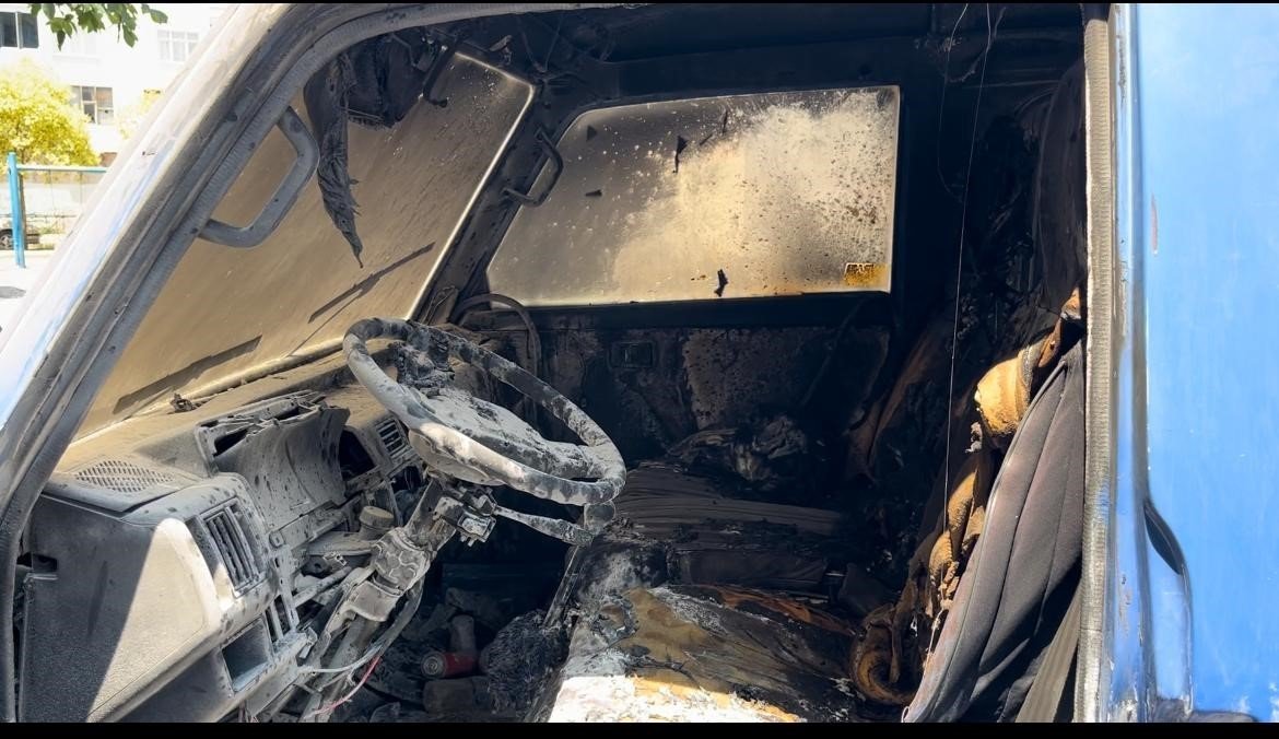 Kendi aracı gibi binip uyuya kaldılar, ateşe verip gittiler