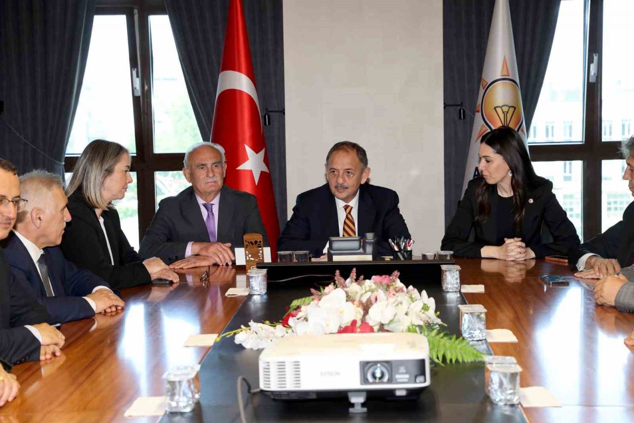 Bakan Özhaseki, AK Parti Yerel Yönetim lerine atanan Yılmaz’ı tebrik etti