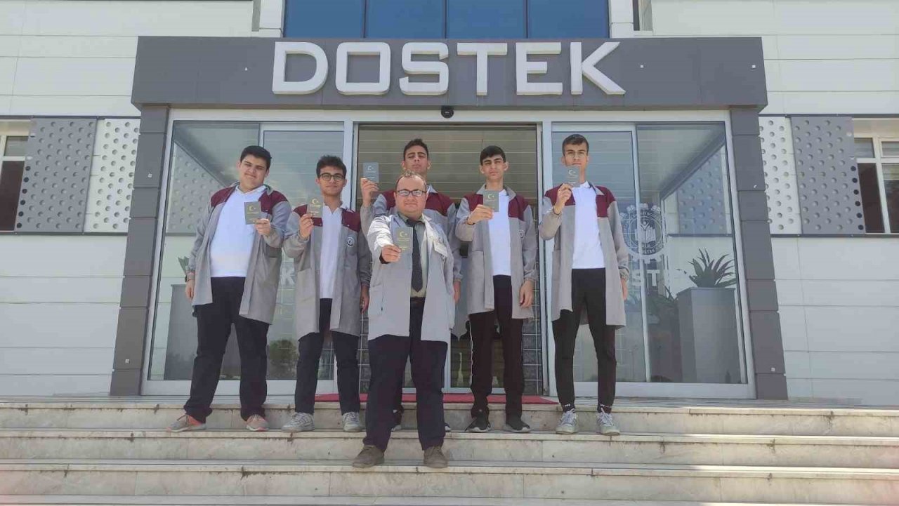 DOSTEK öğretmen ve öğrencileri 40 günlük staj için yurt dışına çıkıyor