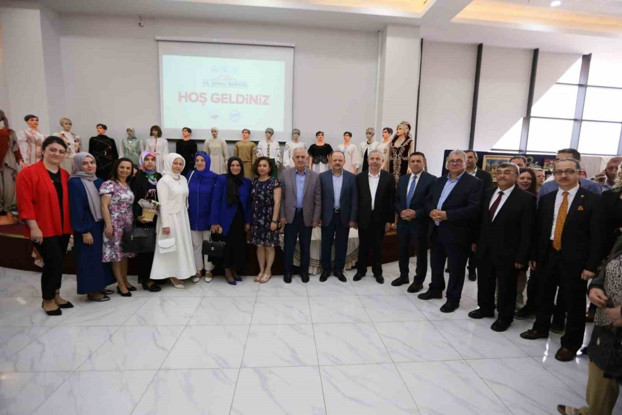 Derince’de kursiyerlerin el emeği ürünleri görücüye çıktı