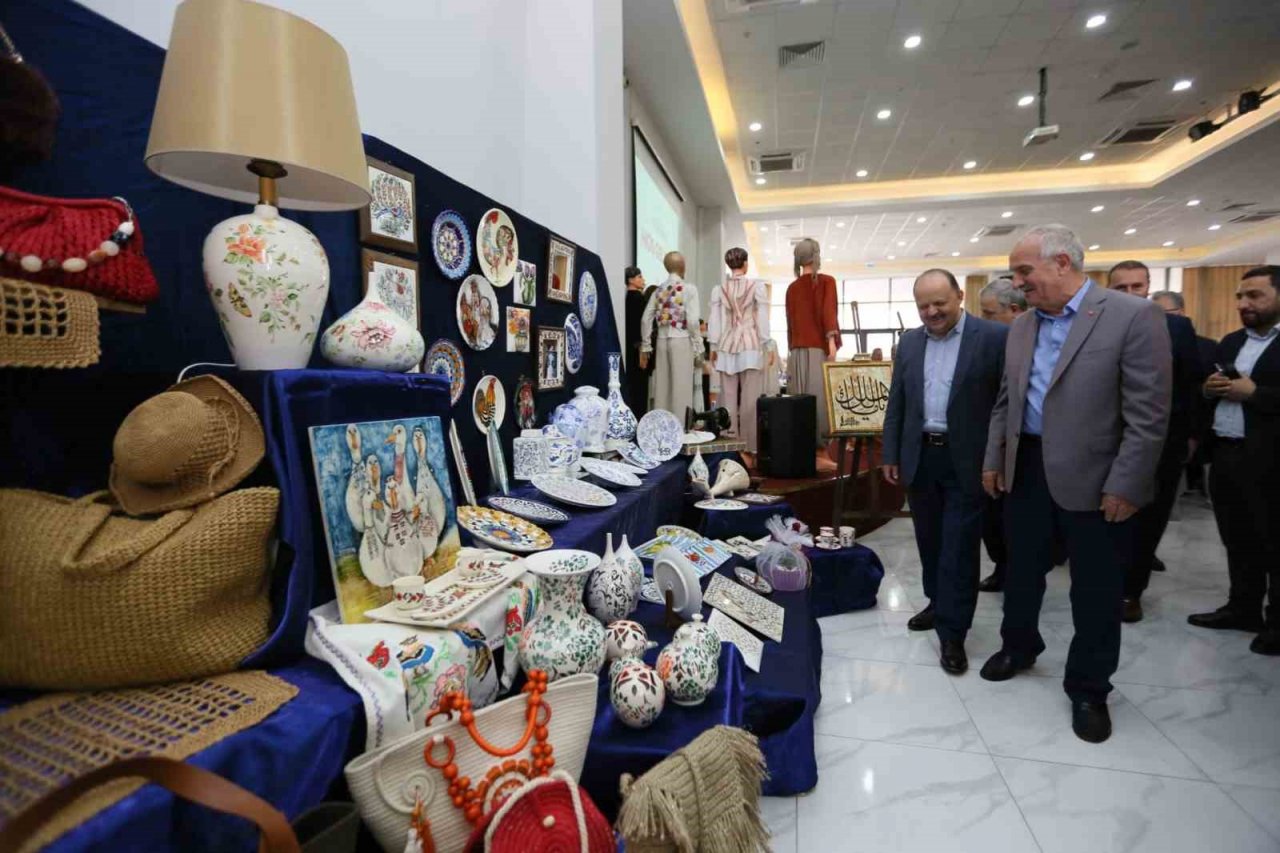 Derince’de kursiyerlerin el emeği ürünleri görücüye çıktı