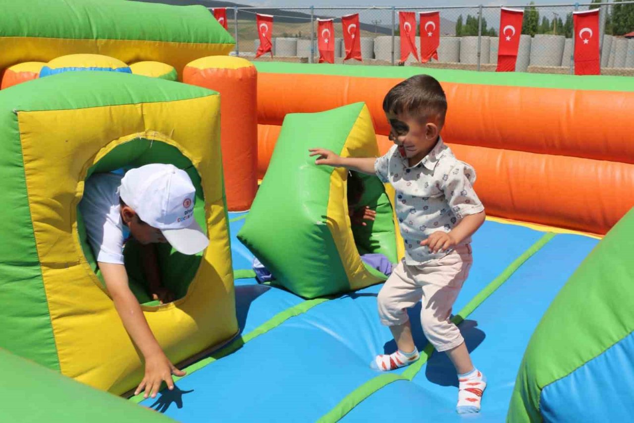 Diyadin’de 2. Geleneksel Çocuk Şenliği Başladı